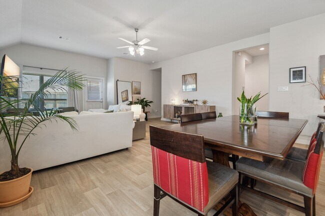 Building Photo - 3049 Sorrento Hl Dr