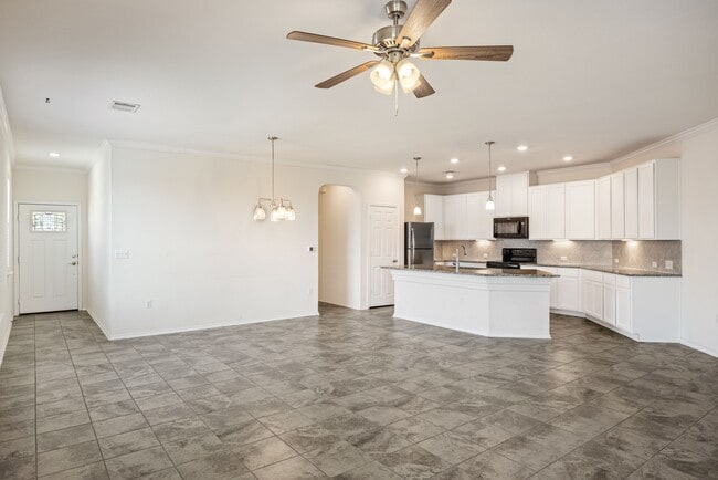 Building Photo - 805 Sandhill Branch Dr