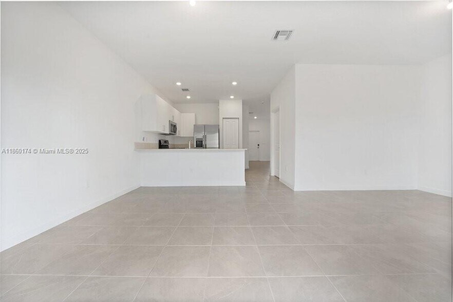 Building Photo - 250 SW 159th Ln
