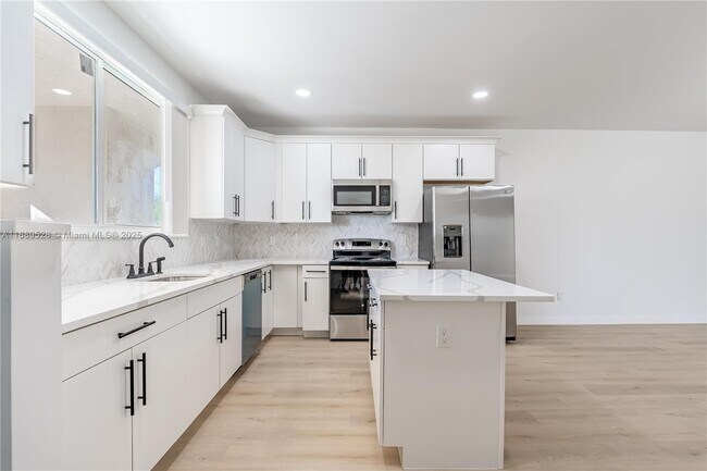 Building Photo - 2575 SW 64th Ave