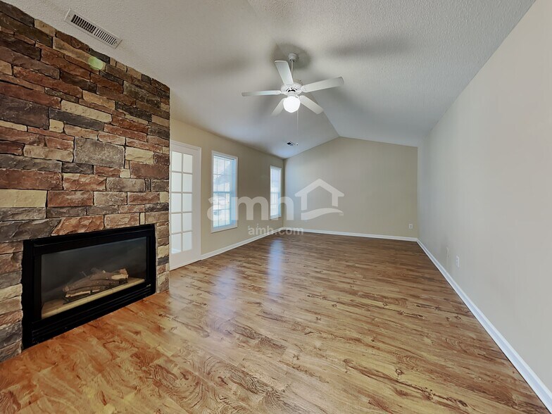 Building Photo - 160 Charlotte Ct