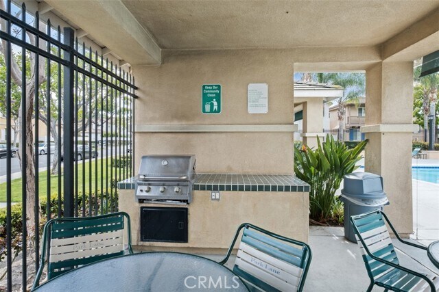 Building Photo - 201 Kensington