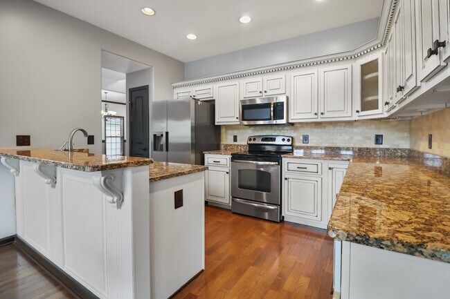 Building Photo - 869 E Accipiter Cir
