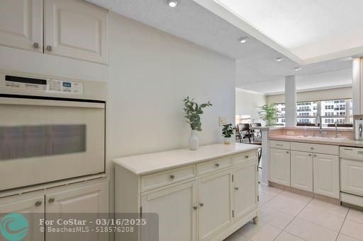 Building Photo - 3550 Galt Ocean Dr