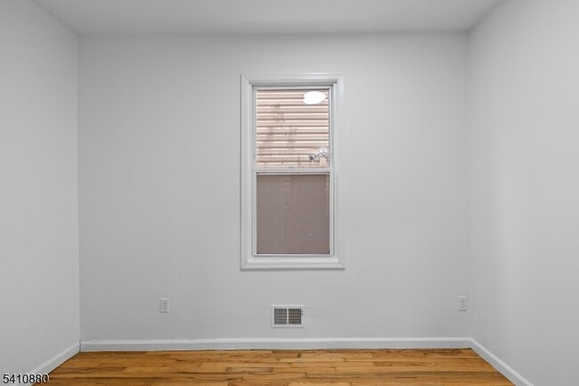 Building Photo - 552 Franklin St