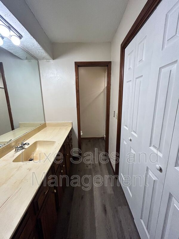 Building Photo - 1307 Summerton Pl