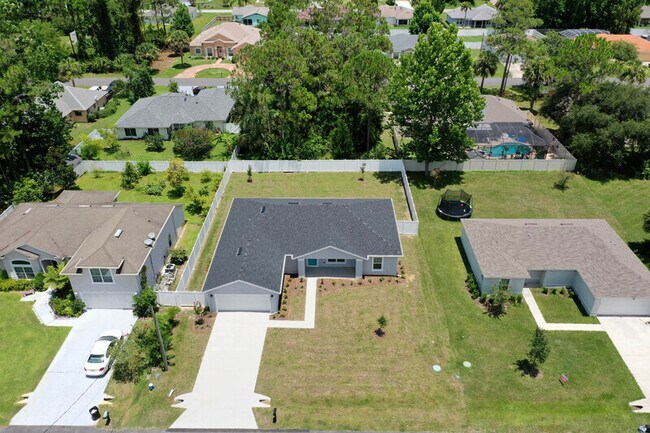 Building Photo - 11 Portia Ln