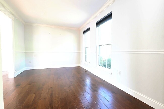 Building Photo - 5 Bed 3.5 Bath Chesterfield Charmer