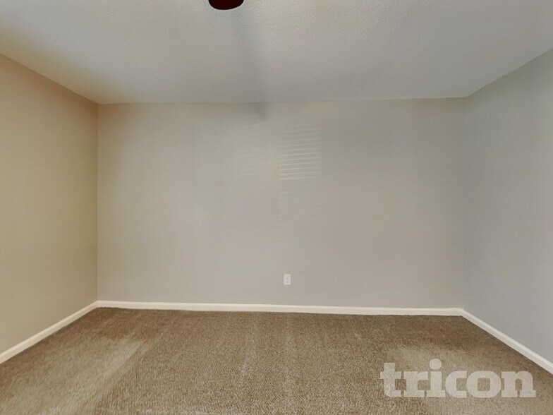 Building Photo - 17506 Sundrop Ln