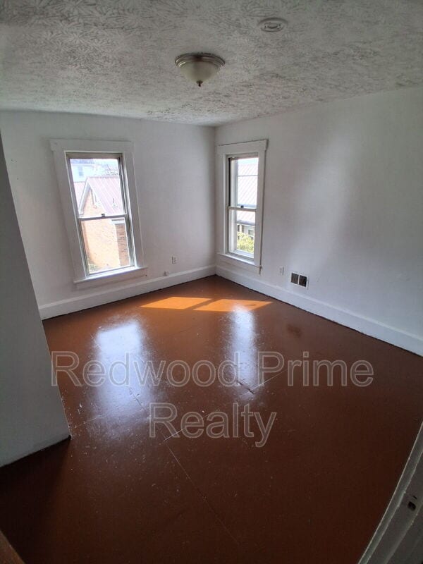 Building Photo - 534-536 Russell Ave