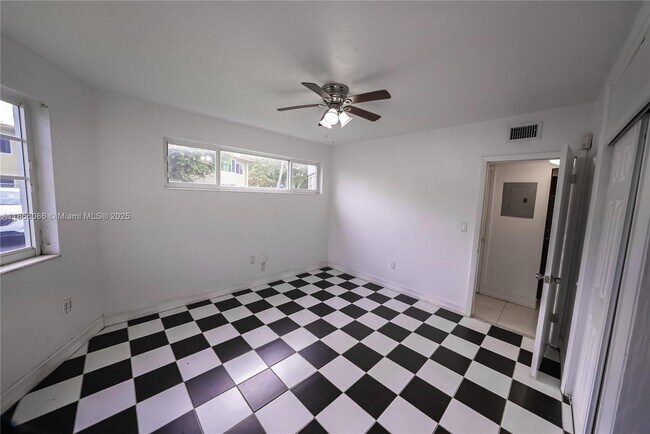 Building Photo - 1701 NE Miami Gardens Dr