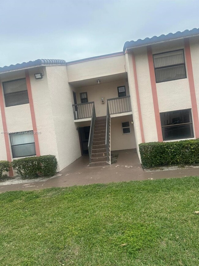 Building Photo - 855 NE 209th St