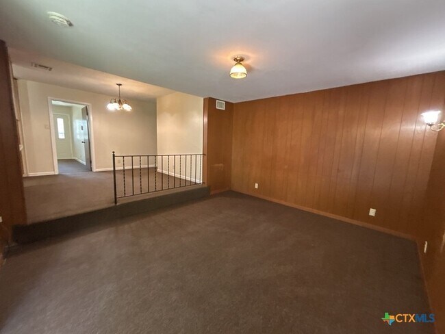 Building Photo - 310 Prather Dr