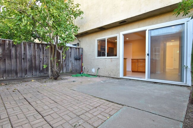 Building Photo - $3,150 / 3BR GORGEOUS REMODELED NORTH SAN ...