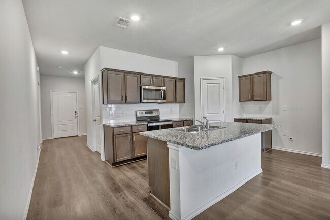 Building Photo - Royce City Home