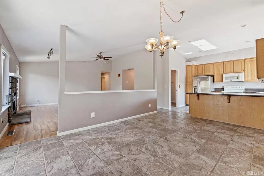 Dining Room Partition - 1975 Putnam Dr