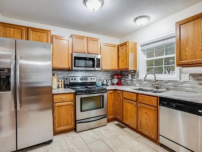 Building Photo - 2748 S West Pkwy