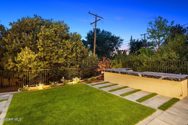 Building Photo - 295 Toyon Ct