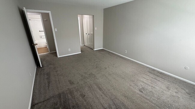 Building Photo - 347 Drummers Ln