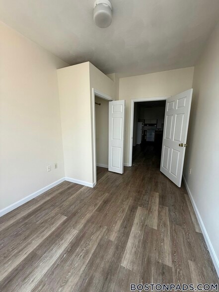 Building Photo - 81 Essex St