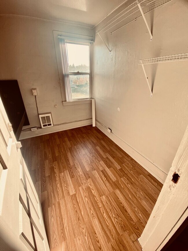 Building Photo - 2029 House