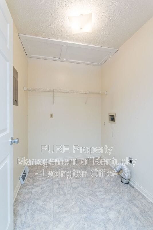 Building Photo - 304 Pigeon Ct