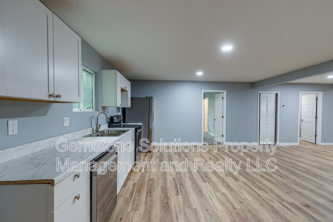 Building Photo - 2930 Primrose Cir