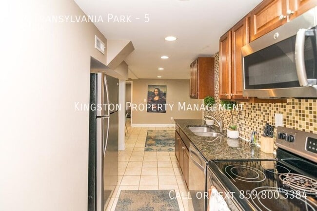 Building Photo - 314 Transylvania Park