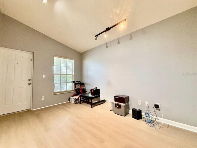 Building Photo - 6600 Gentle Ben Cir