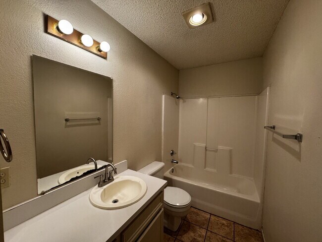 Building Photo - Beautiful Home Located In Shadow Hills & F...