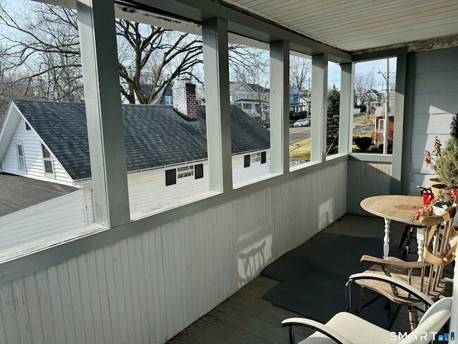 Building Photo - 156 Fair St