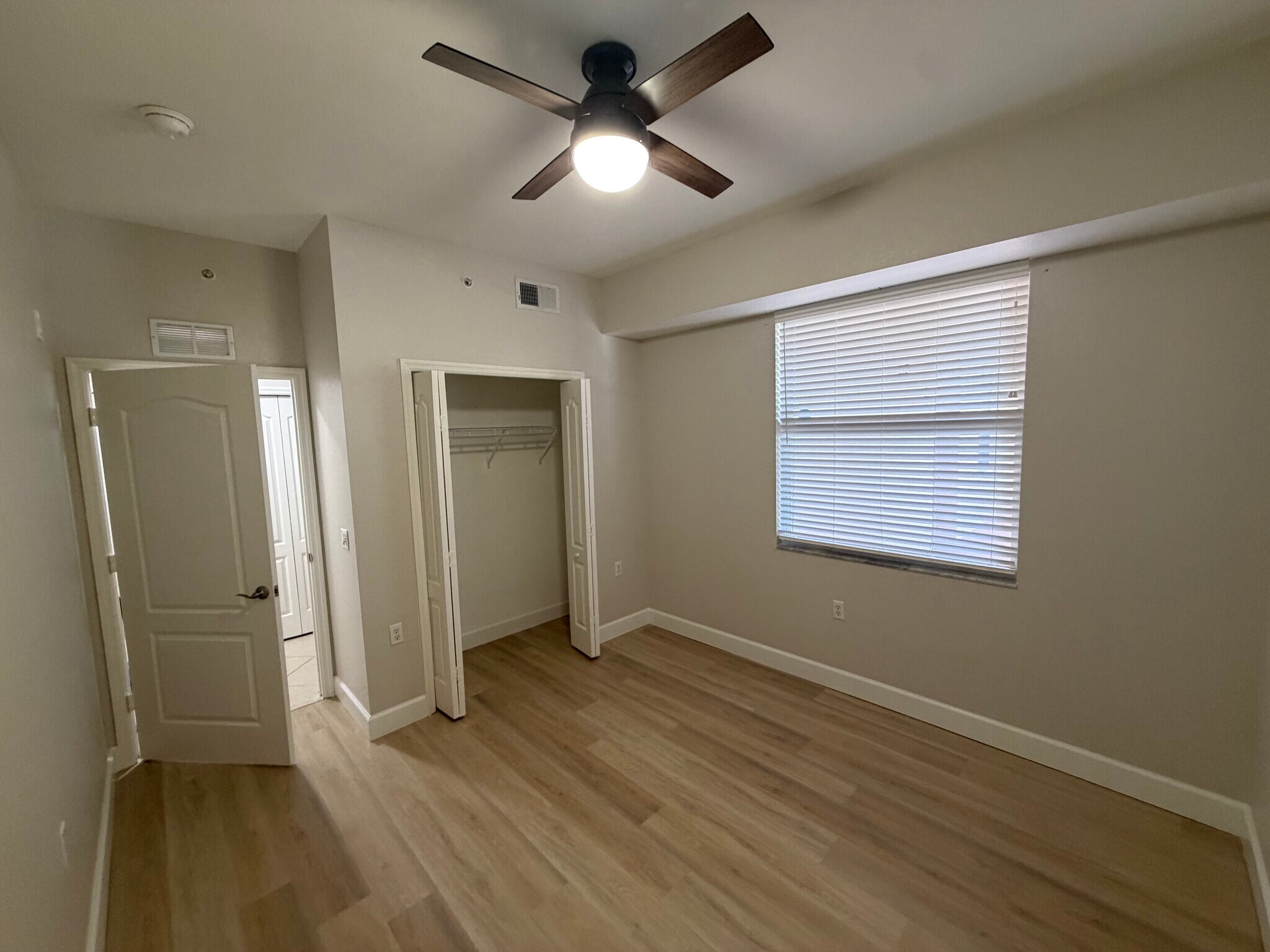 Building Photo - 8550 Kingbird Loop