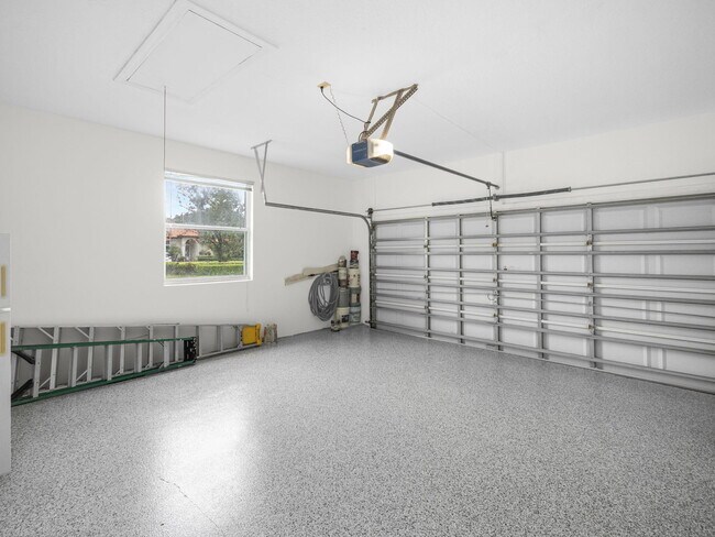 Building Photo - 9070 Cypress Hollow Dr