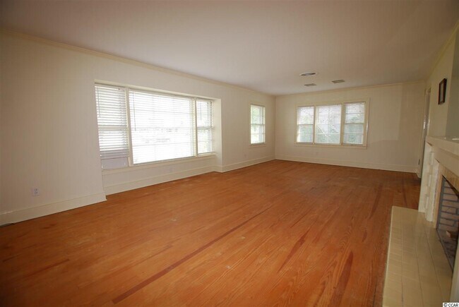 Building Photo - 402 50th Ave N