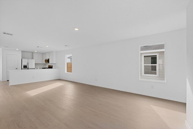 Building Photo - 3 Bedroom, 2 Bath Single-Story Lennar Home in Eastland Community