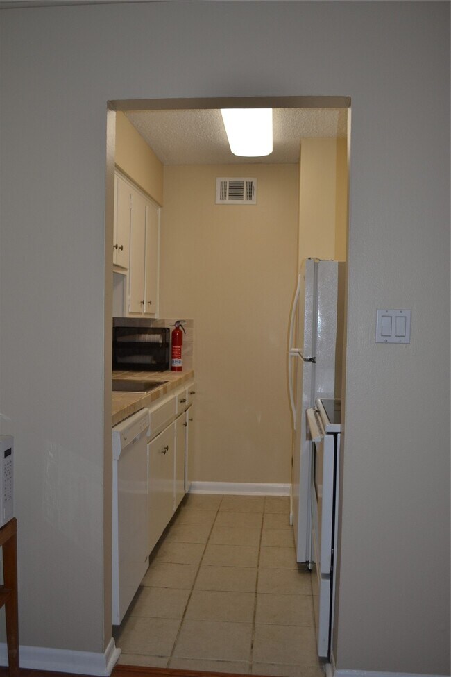 Building Photo - 1710 Brun St