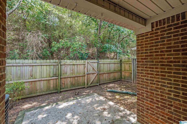 Building Photo - 114 Hayesbury Ln