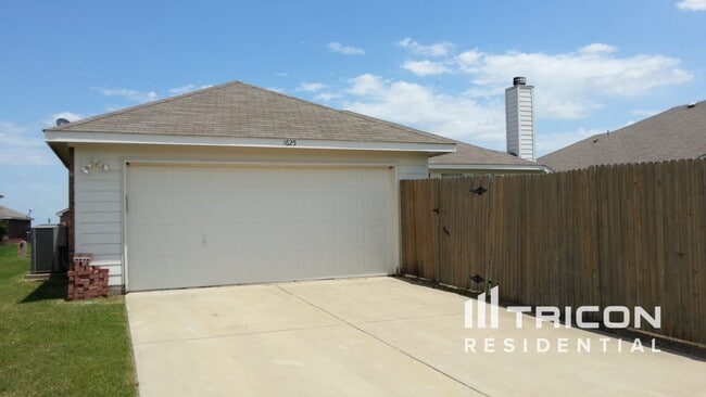 Building Photo - 1625 Ambercrest Dr