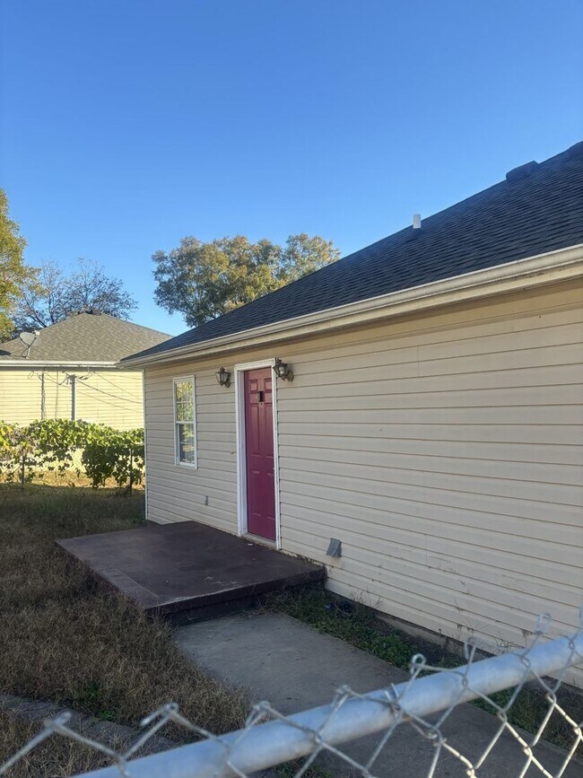 Building Photo - coming soon 3 Bedroom house