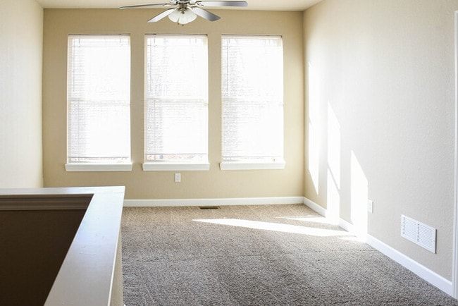 Building Photo - Gorgeous 2 Bed 2.5 Bath Home