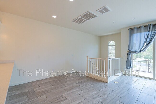 Building Photo - 4022 E Erie St