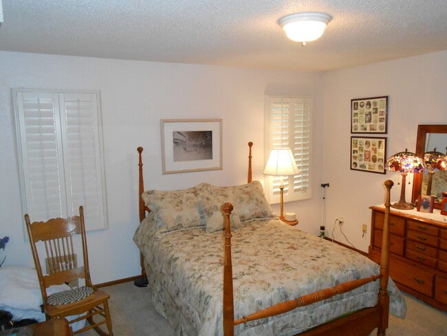 Building Photo - Charming 2 Bed/2 Bath Condo Near the Sculpture Park