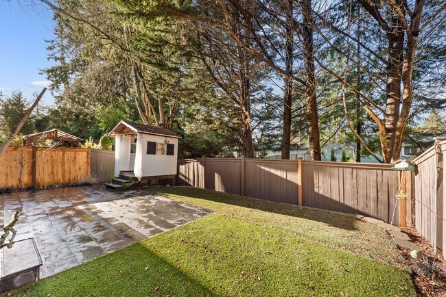 Building Photo - Welcome to this stunning 4-bedroom, 2.5-bath home in desirable Mill Creek, WA.