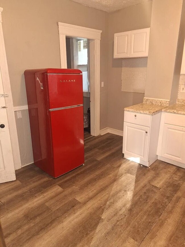 Building Photo - 2355 E 86th St