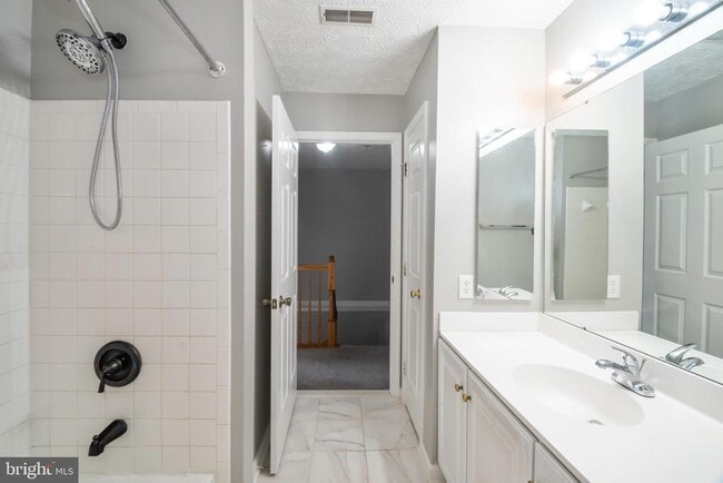 Building Photo - 5224 Leavers Ct