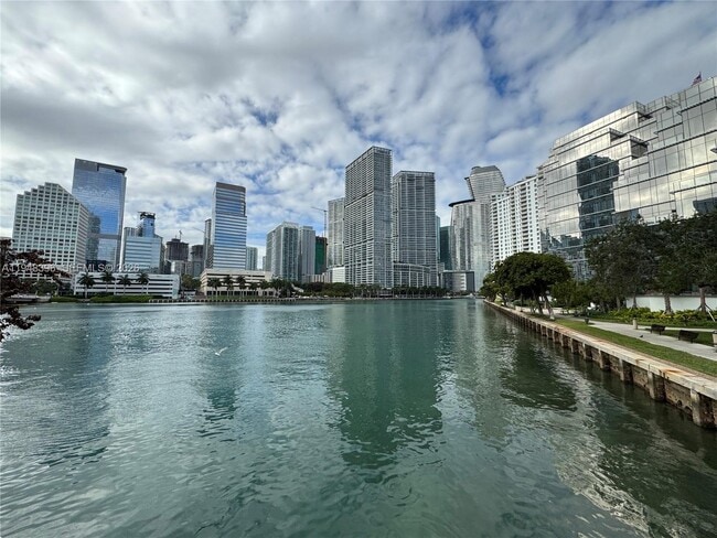 Building Photo - 540 Brickell Key Dr