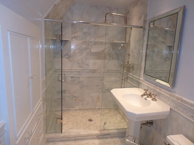 Building Photo - 2723-25-25A N Downer