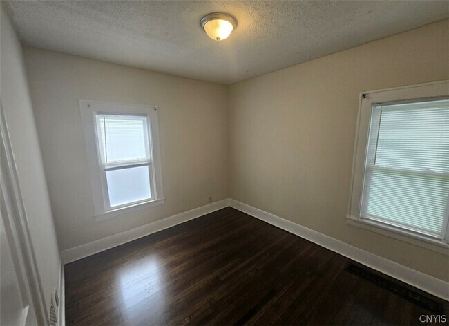 Building Photo - 306 Hillview Ave