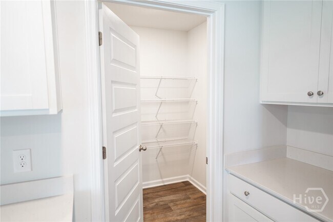 Building Photo - 102 Red Admiral Ln