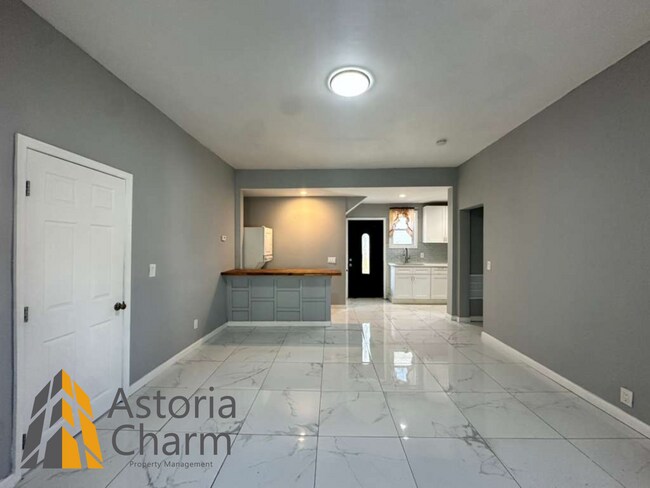 Building Photo - 3004 Clifton Ave